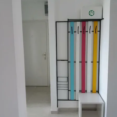 Lola App In Center, 4+1 Pax *