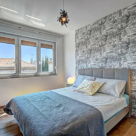 Lola App In Center, 4+1 Pax