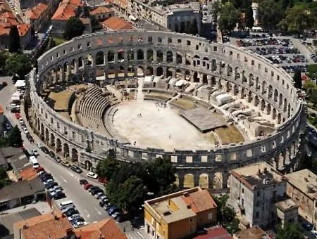 Lola App In Center, 4+1 Pax 아파트