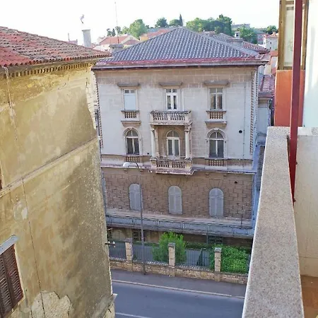 Lola App In Center, 4+1 Pax Apartment *
