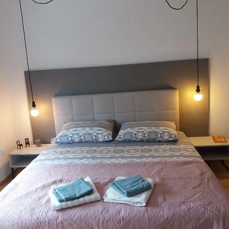 Apartment Lola App In Center, 4+1 Pax Pula