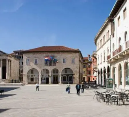 Lola App In Center, 4+1 Pax *