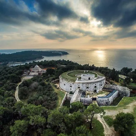 Lola App In Center, 4+1 Pax 公寓