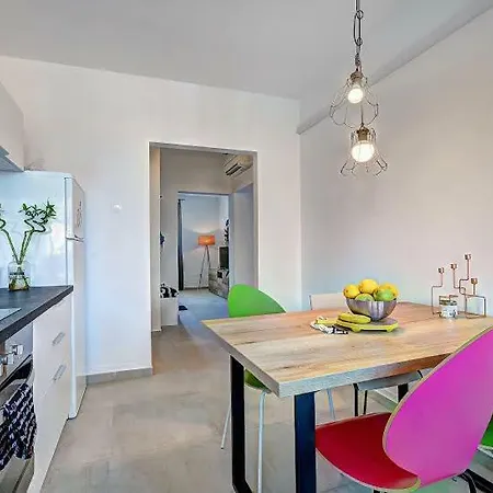Lola App In Center, 4+1 Pax Apartment Pula