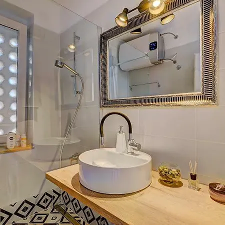 Lola App In Center, 4+1 Pax Apartment *