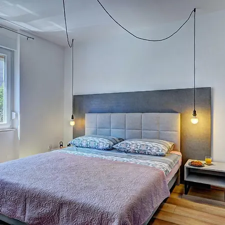 Lola App In Center, 4+1 Pax *