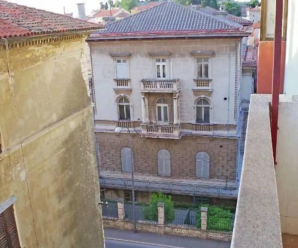 Lola App In Center, 4+1 Pax Apartment *