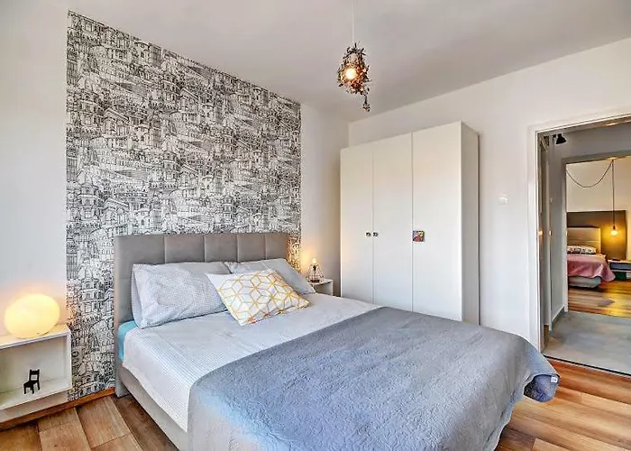 Lola App In Center, 4+1 Pax